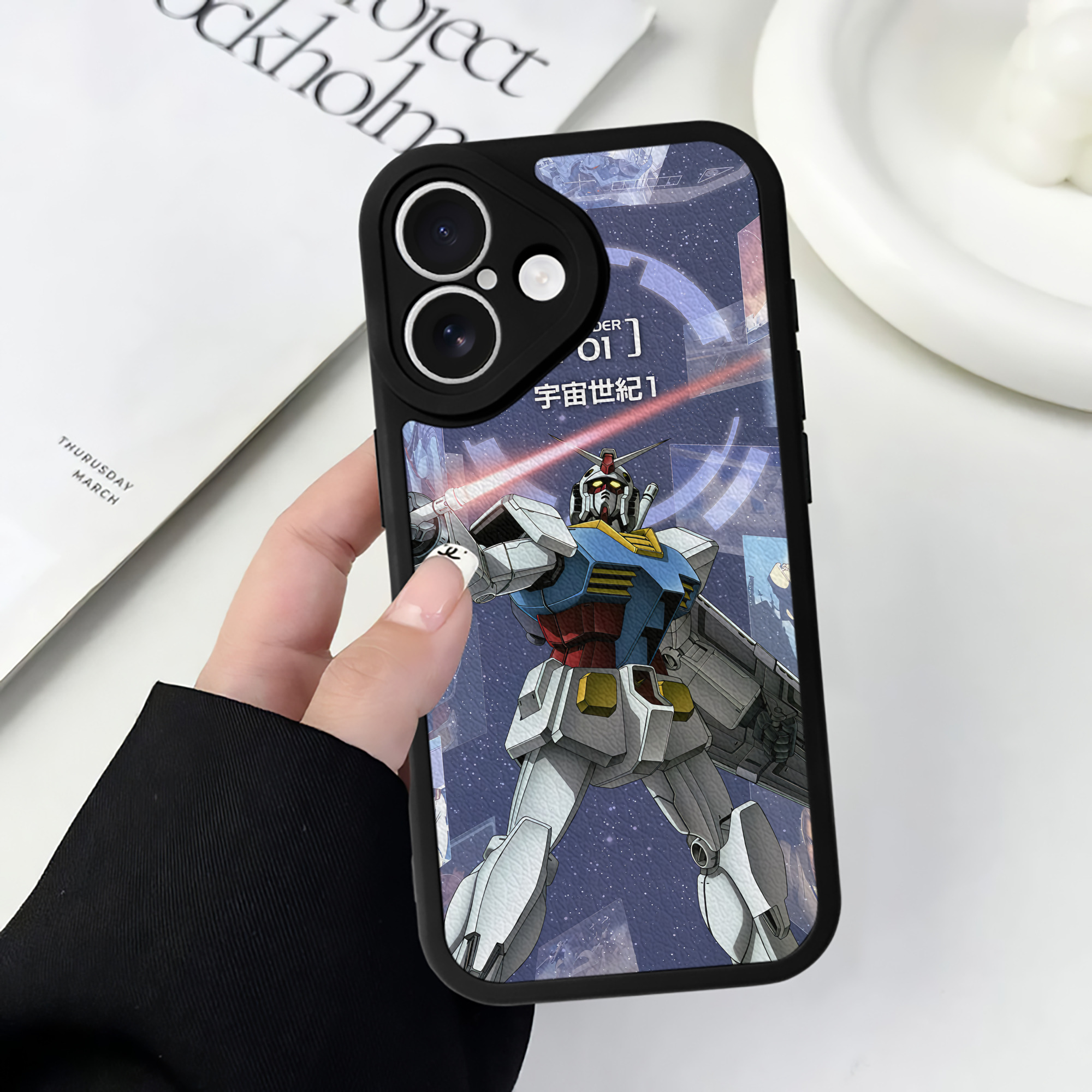 （画像用） 機動戦士ガンダム Mobile Suit Gundam 【iPhone 16シリーズ対応】シリコンスマホケース（レザー調） 材質：シリコン